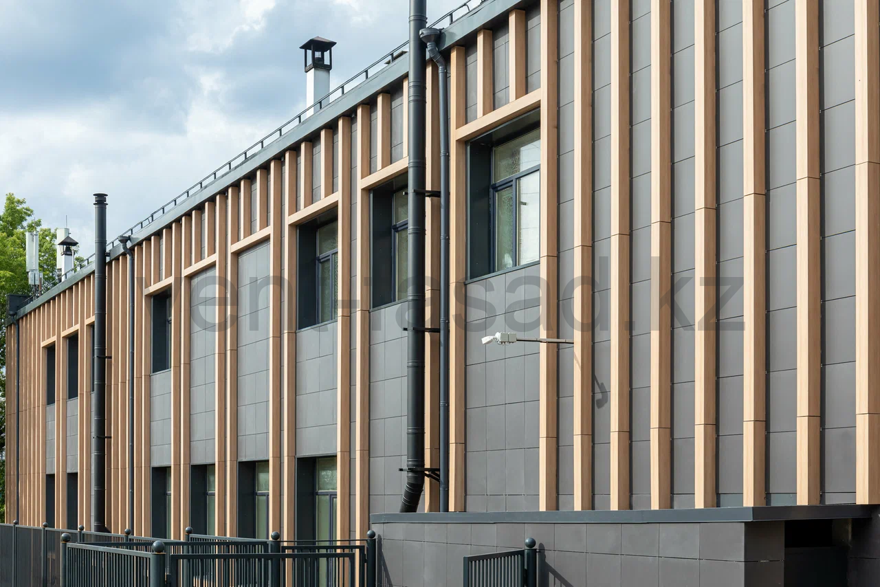 Фрагмент фасада из керамогранита