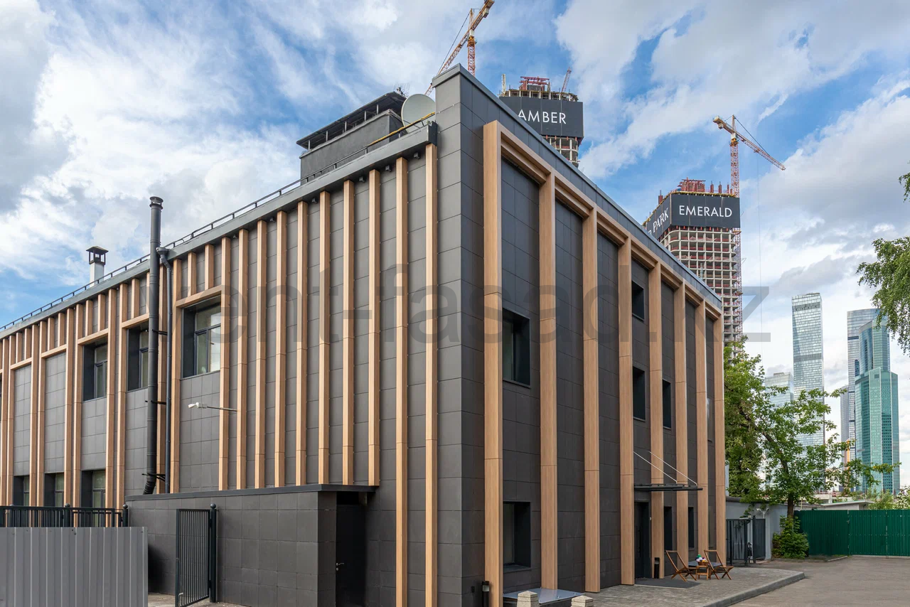 Вентилируемый фасад делового центра